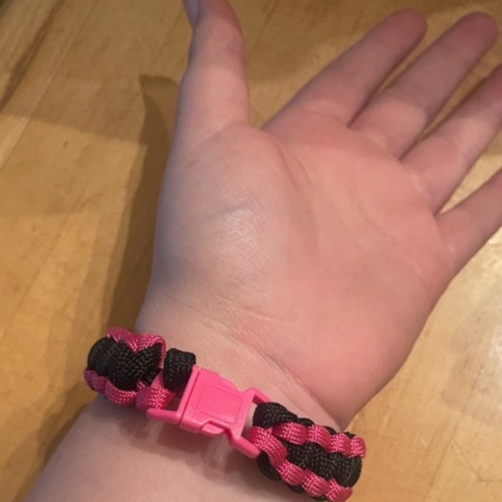 Paracord Bracelet - Picture 2 of 4